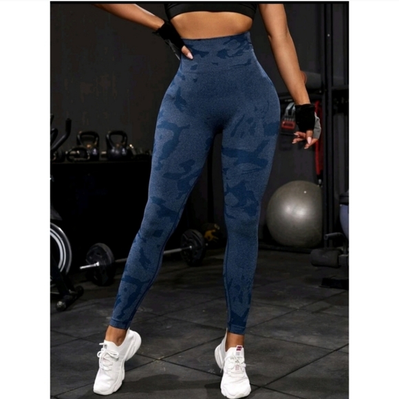 Shein Seamless Booty Scrunch Leggings - Picture 2 of 7